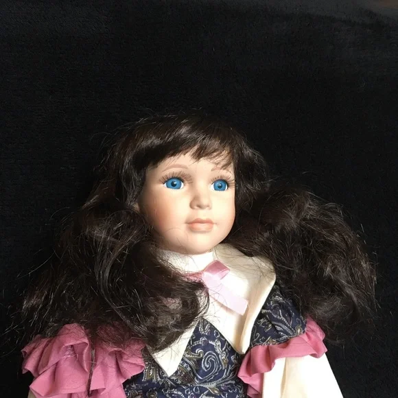 VINTAGE Porcelain Doll - Picture 4 of 16